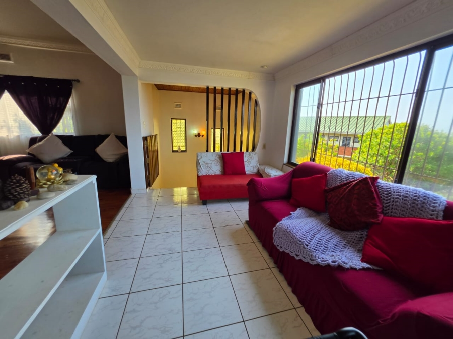 5 Bedroom Property for Sale in Umtentweni KwaZulu-Natal