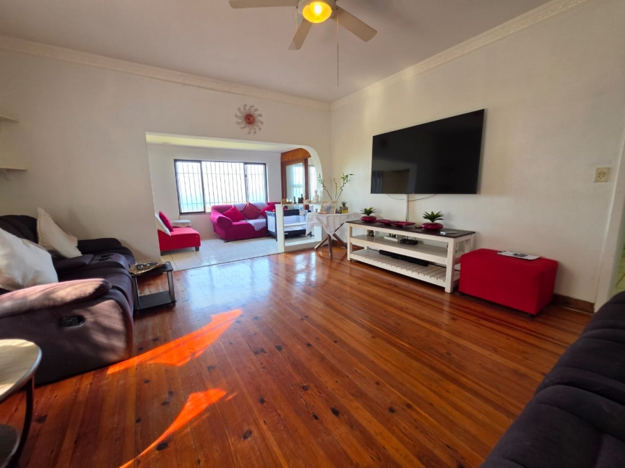 5 Bedroom Property for Sale in Umtentweni KwaZulu-Natal
