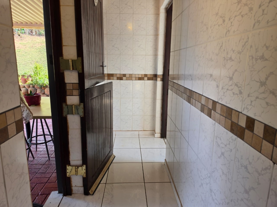 5 Bedroom Property for Sale in Umtentweni KwaZulu-Natal