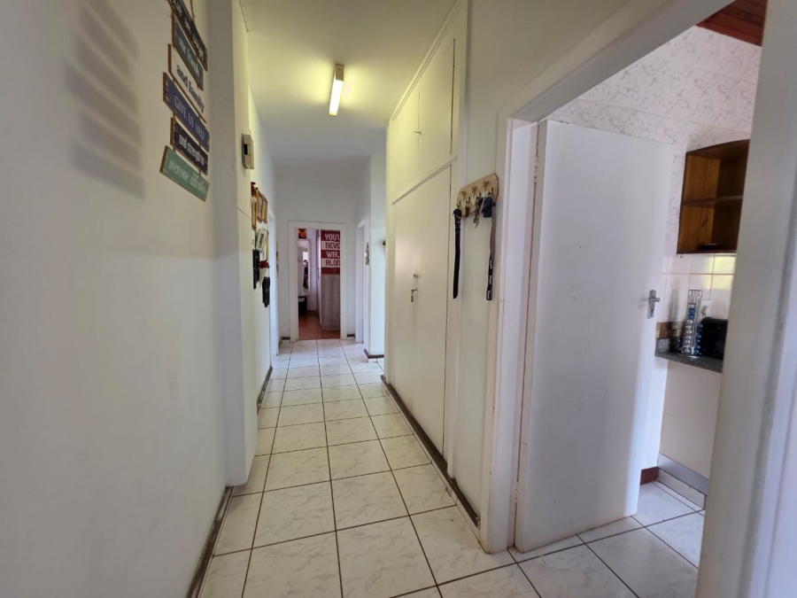 5 Bedroom Property for Sale in Umtentweni KwaZulu-Natal