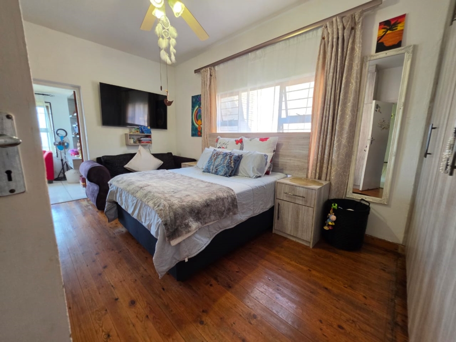 5 Bedroom Property for Sale in Umtentweni KwaZulu-Natal