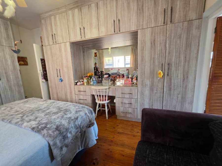 5 Bedroom Property for Sale in Umtentweni KwaZulu-Natal