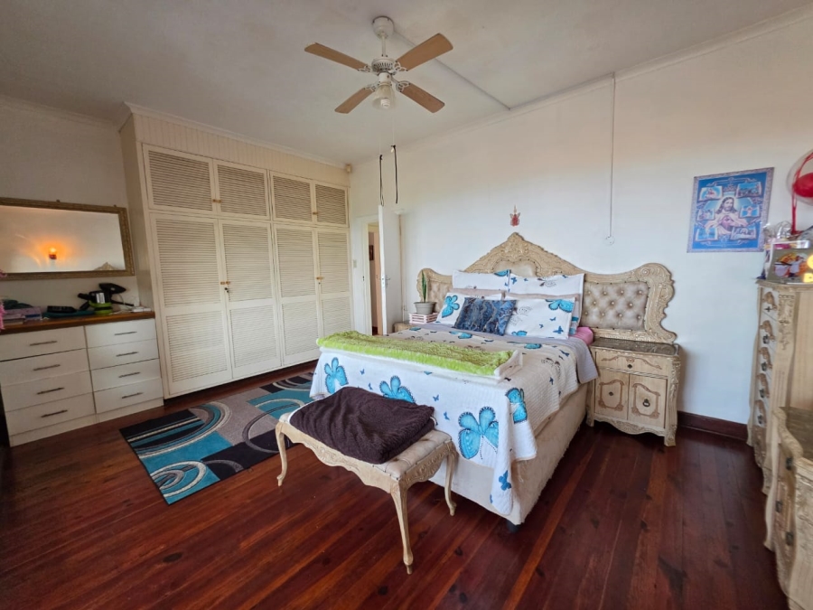5 Bedroom Property for Sale in Umtentweni KwaZulu-Natal