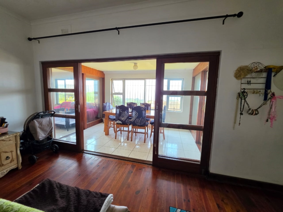 5 Bedroom Property for Sale in Umtentweni KwaZulu-Natal