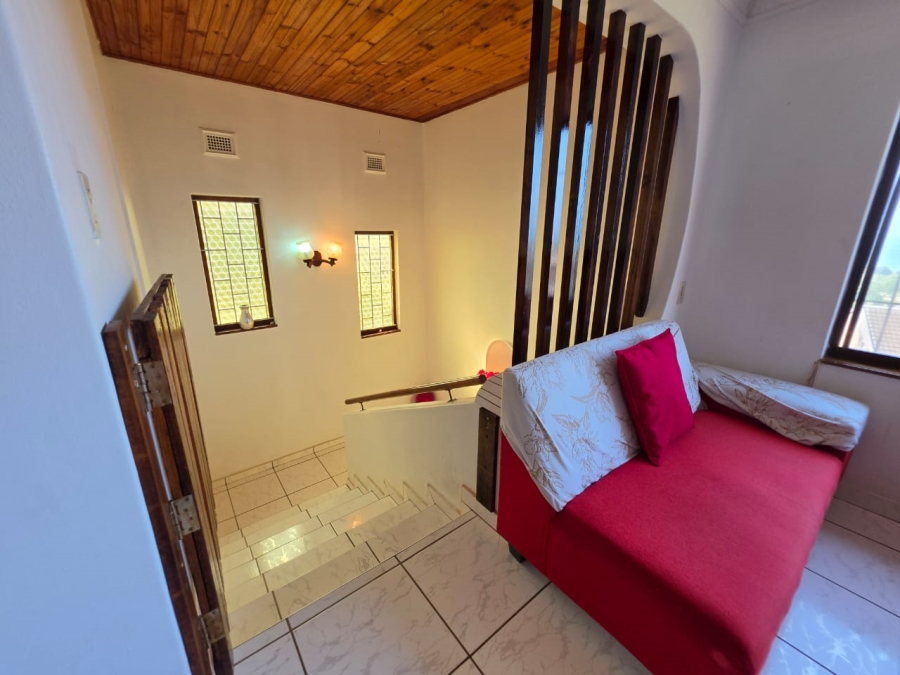 5 Bedroom Property for Sale in Umtentweni KwaZulu-Natal