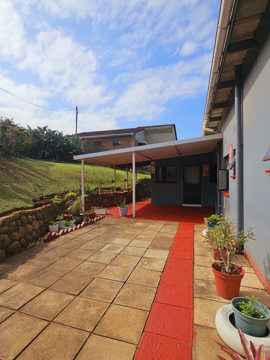 5 Bedroom Property for Sale in Umtentweni KwaZulu-Natal