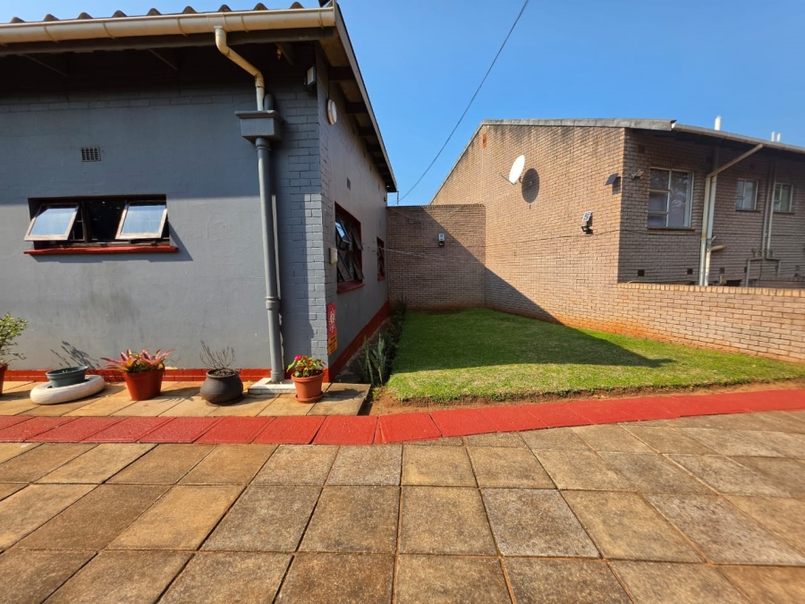 5 Bedroom Property for Sale in Umtentweni KwaZulu-Natal