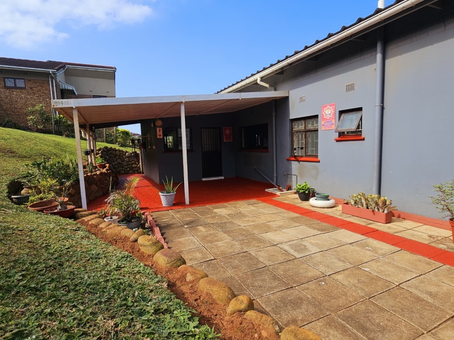 5 Bedroom Property for Sale in Umtentweni KwaZulu-Natal