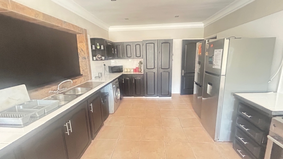 To Let 8 Bedroom Property for Rent in Meer En See KwaZulu-Natal