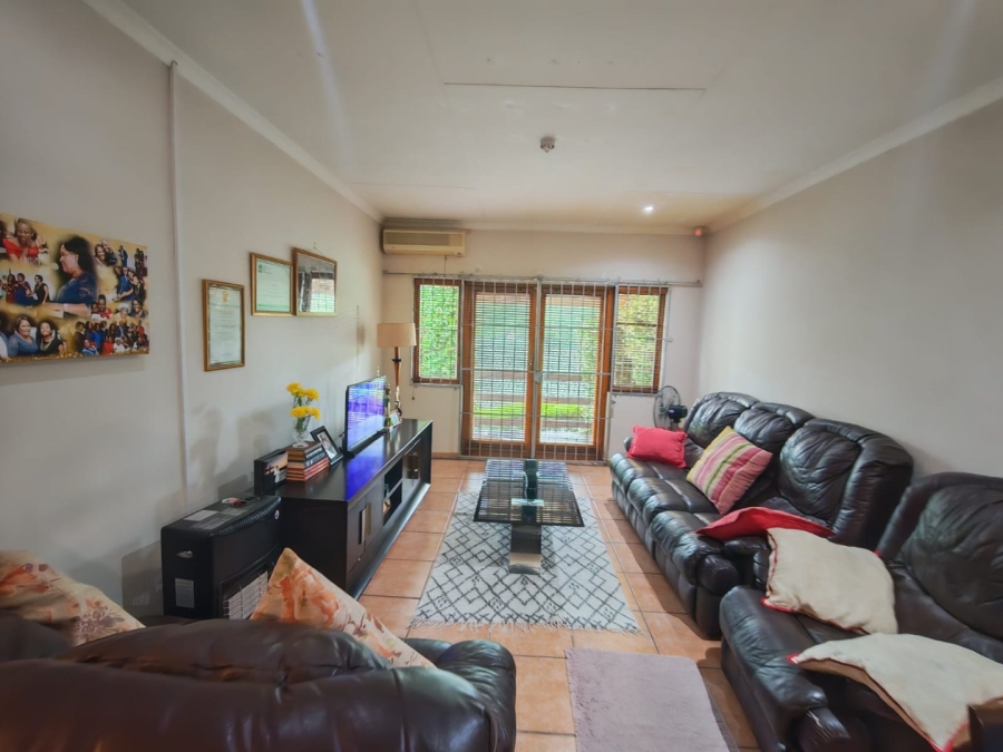 2 Bedroom Property for Sale in Umtentweni KwaZulu-Natal