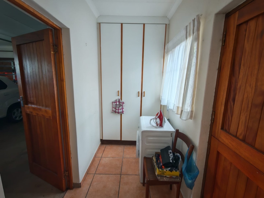2 Bedroom Property for Sale in Umtentweni KwaZulu-Natal