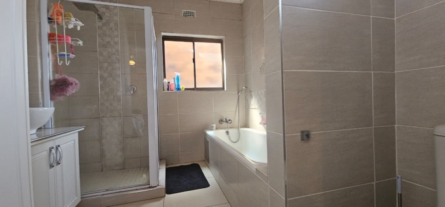 3 Bedroom Property for Sale in Huttenheights KwaZulu-Natal