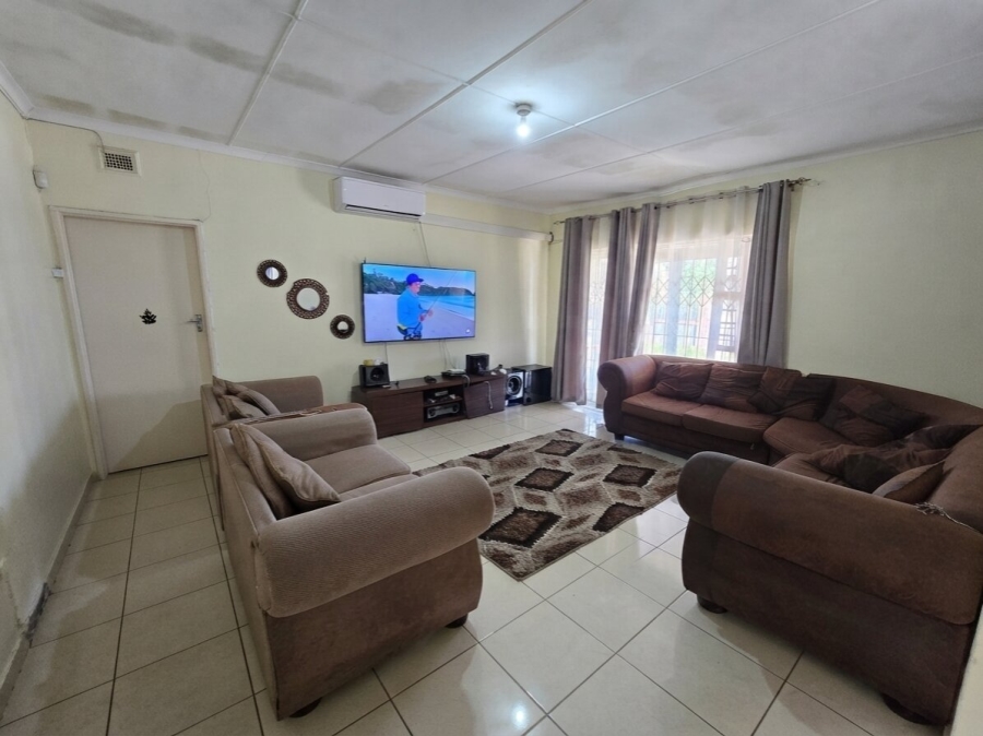 11 Bedroom Property for Sale in Larkfield KwaZulu-Natal