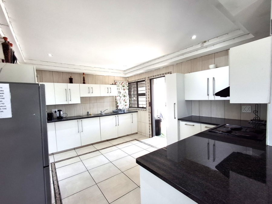 9 Bedroom Property for Sale in Salmon Bay KwaZulu-Natal