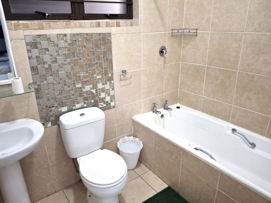 9 Bedroom Property for Sale in Salmon Bay KwaZulu-Natal