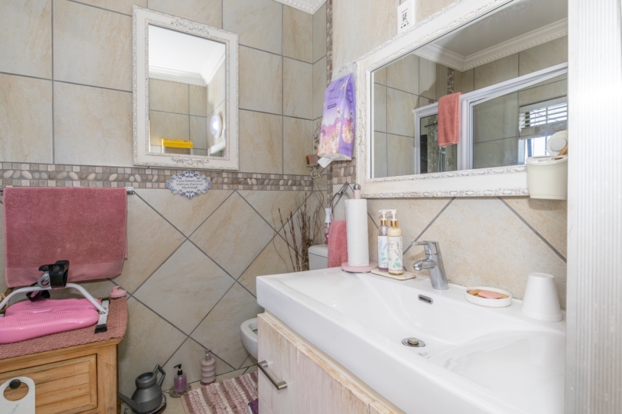 2 Bedroom Property for Sale in Winklespruit KwaZulu-Natal