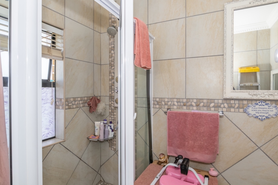 2 Bedroom Property for Sale in Winklespruit KwaZulu-Natal
