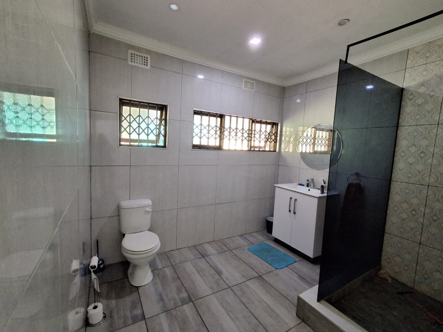 4 Bedroom Property for Sale in Umtentweni KwaZulu-Natal
