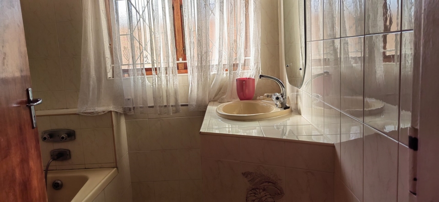 To Let 6 Bedroom Property for Rent in Reservoir Hills KwaZulu-Natal