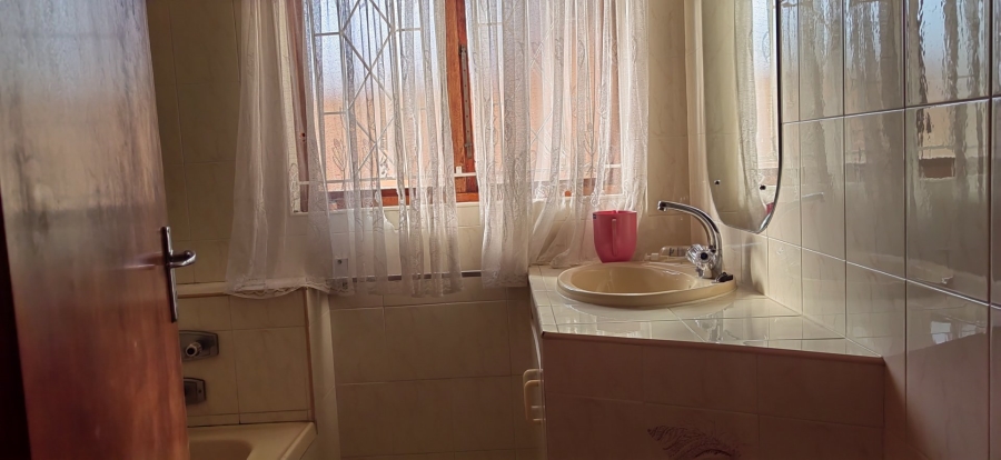 To Let 6 Bedroom Property for Rent in Reservoir Hills KwaZulu-Natal