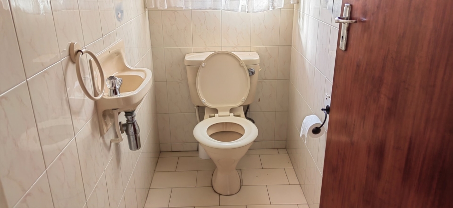 To Let 6 Bedroom Property for Rent in Reservoir Hills KwaZulu-Natal