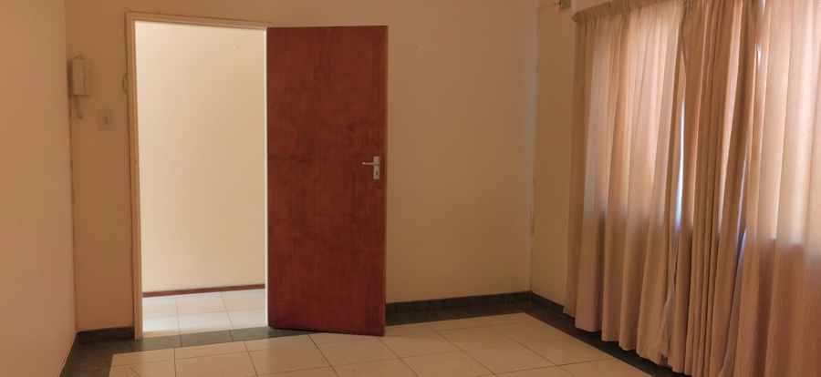 To Let 6 Bedroom Property for Rent in Reservoir Hills KwaZulu-Natal