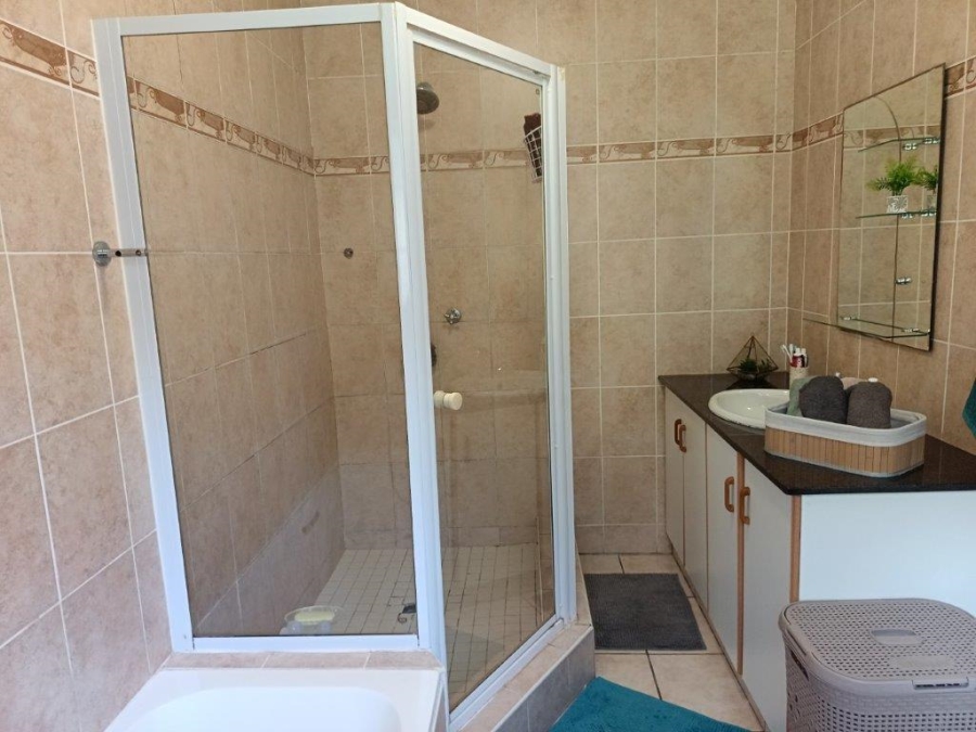 3 Bedroom Property for Sale in Umtentweni KwaZulu-Natal