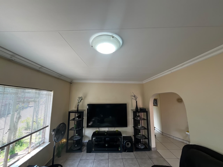 4 Bedroom Property for Sale in Aviary Hill KwaZulu-Natal