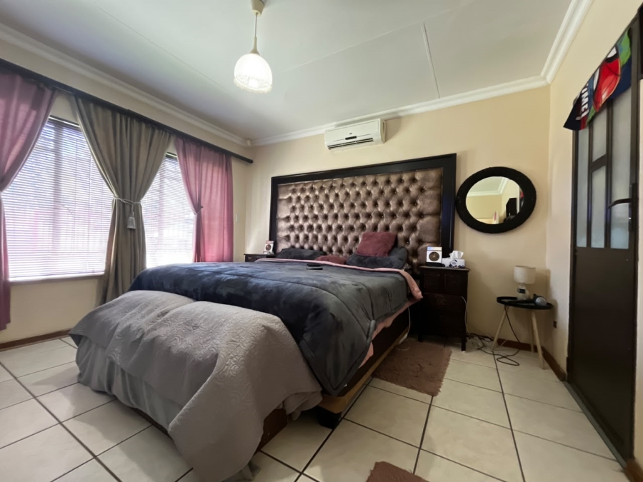 4 Bedroom Property for Sale in Aviary Hill KwaZulu-Natal