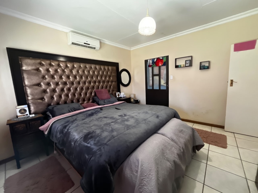 4 Bedroom Property for Sale in Aviary Hill KwaZulu-Natal