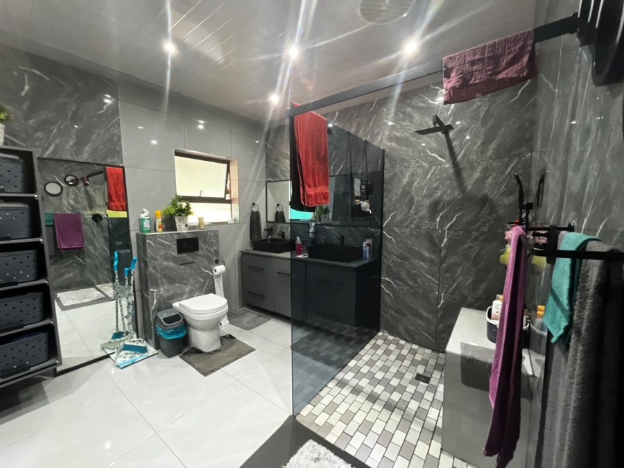 4 Bedroom Property for Sale in Aviary Hill KwaZulu-Natal