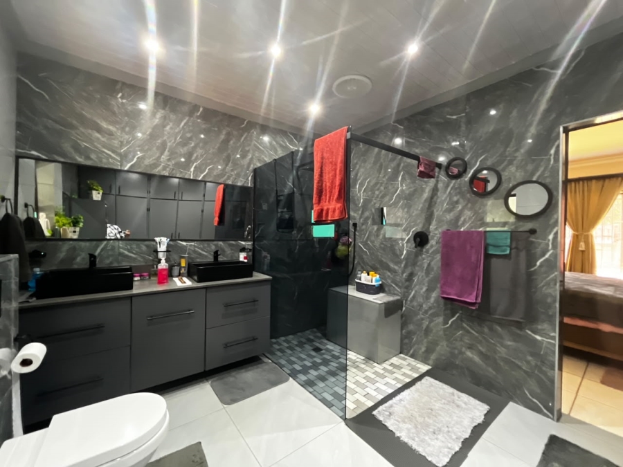 4 Bedroom Property for Sale in Aviary Hill KwaZulu-Natal
