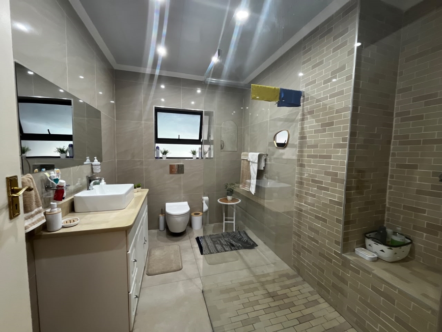 4 Bedroom Property for Sale in Aviary Hill KwaZulu-Natal