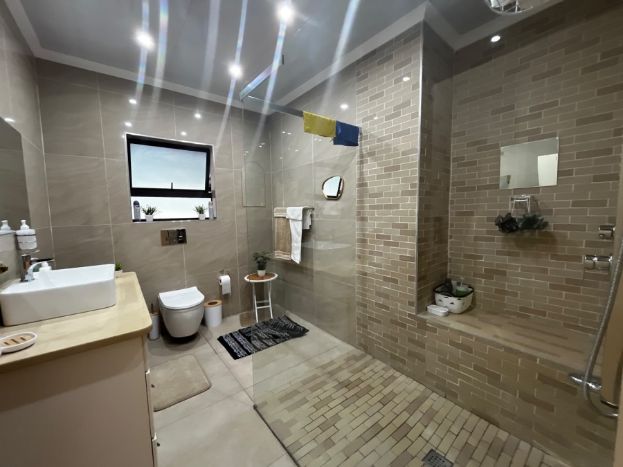 4 Bedroom Property for Sale in Aviary Hill KwaZulu-Natal