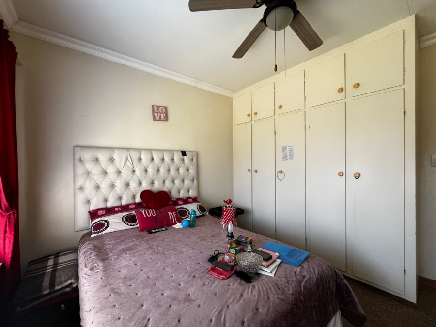 4 Bedroom Property for Sale in Aviary Hill KwaZulu-Natal