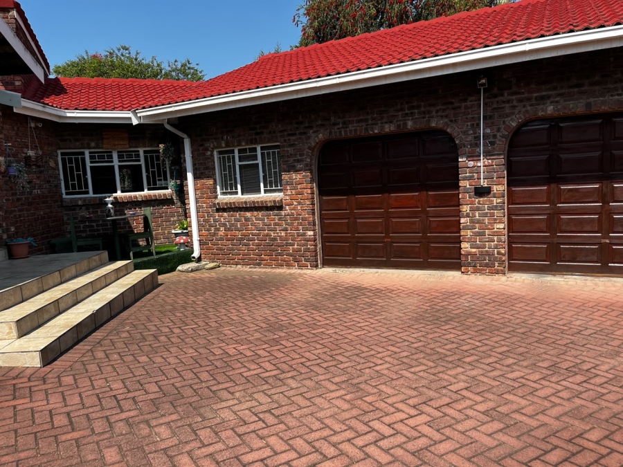 4 Bedroom Property for Sale in Aviary Hill KwaZulu-Natal