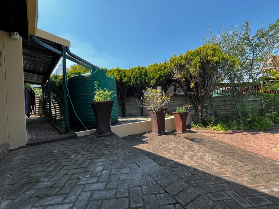 4 Bedroom Property for Sale in Aviary Hill KwaZulu-Natal
