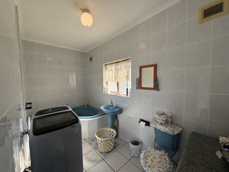 3 Bedroom Property for Sale in Umtentweni KwaZulu-Natal