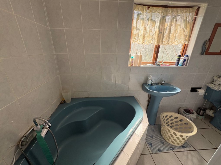 3 Bedroom Property for Sale in Umtentweni KwaZulu-Natal