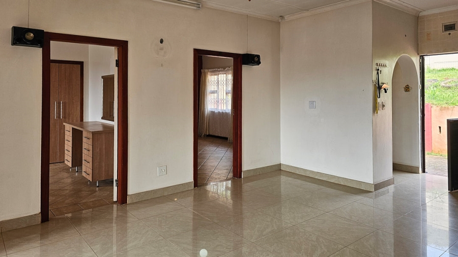 5 Bedroom Property for Sale in Shelly Beach KwaZulu-Natal