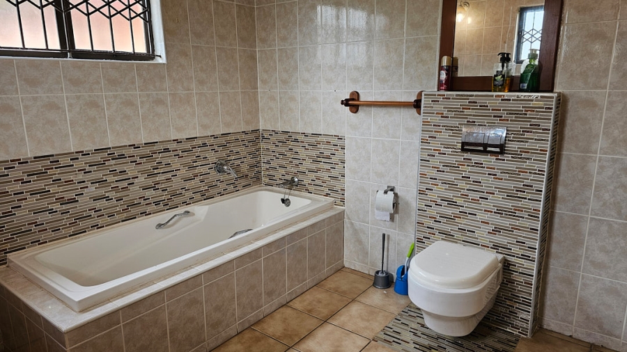 5 Bedroom Property for Sale in Shelly Beach KwaZulu-Natal