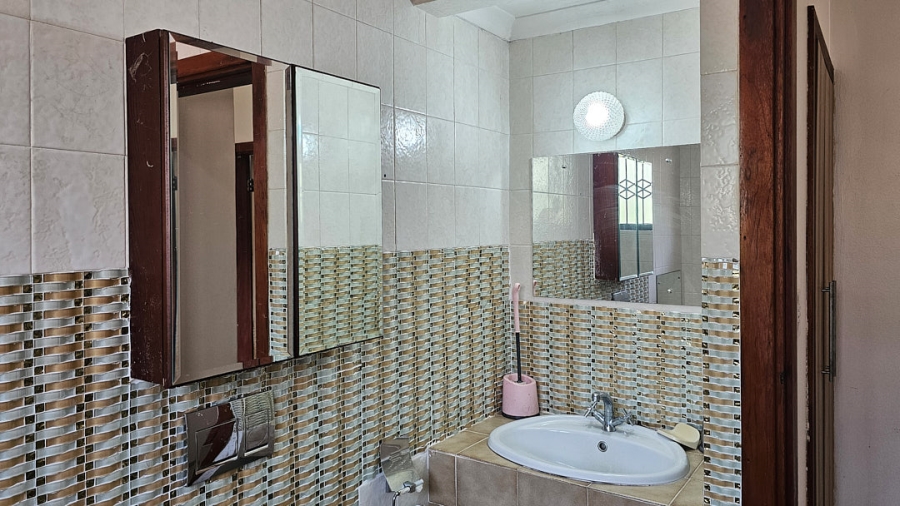 5 Bedroom Property for Sale in Shelly Beach KwaZulu-Natal