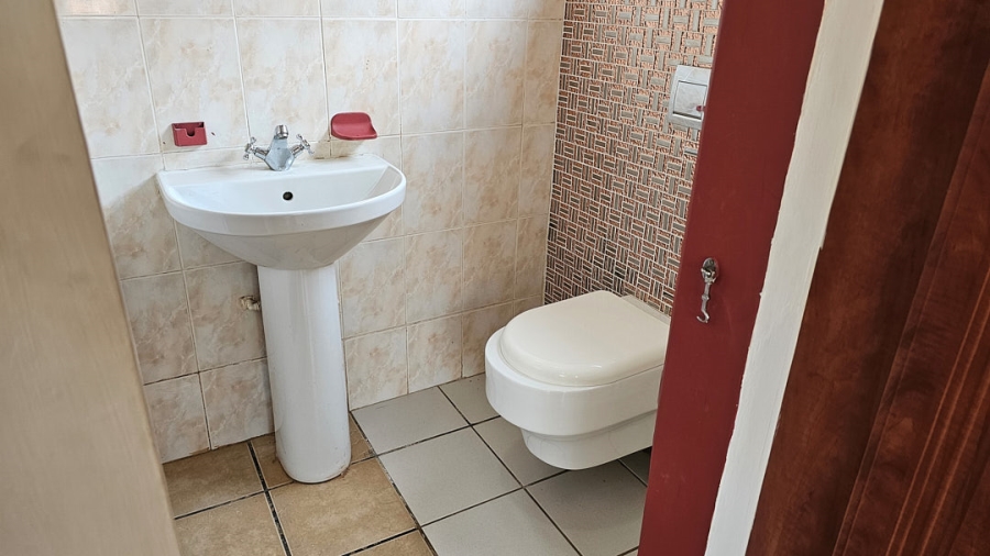 5 Bedroom Property for Sale in Shelly Beach KwaZulu-Natal