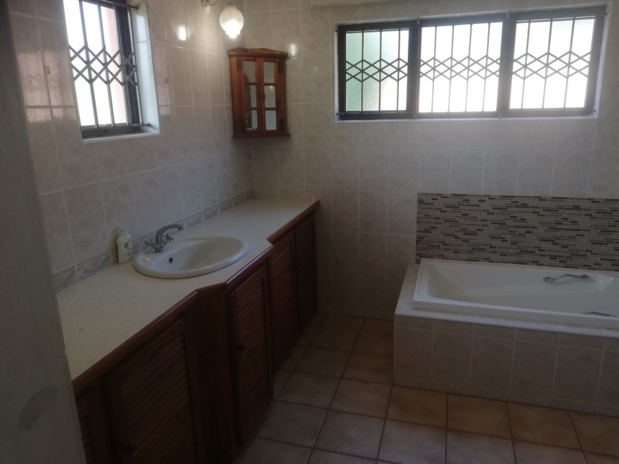 5 Bedroom Property for Sale in Shelly Beach KwaZulu-Natal