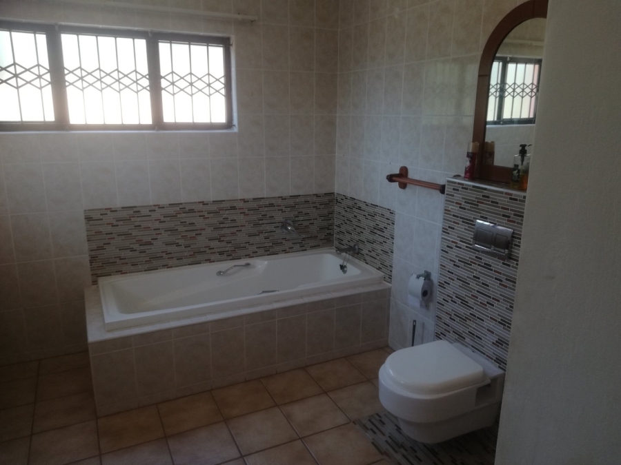 5 Bedroom Property for Sale in Shelly Beach KwaZulu-Natal