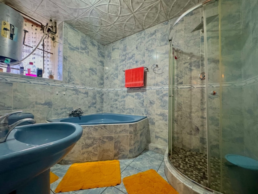 2 Bedroom Property for Sale in Huttenheights KwaZulu-Natal