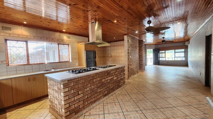 6 Bedroom Property for Sale in Pumula KwaZulu-Natal