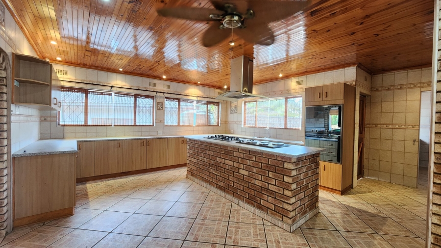 6 Bedroom Property for Sale in Pumula KwaZulu-Natal