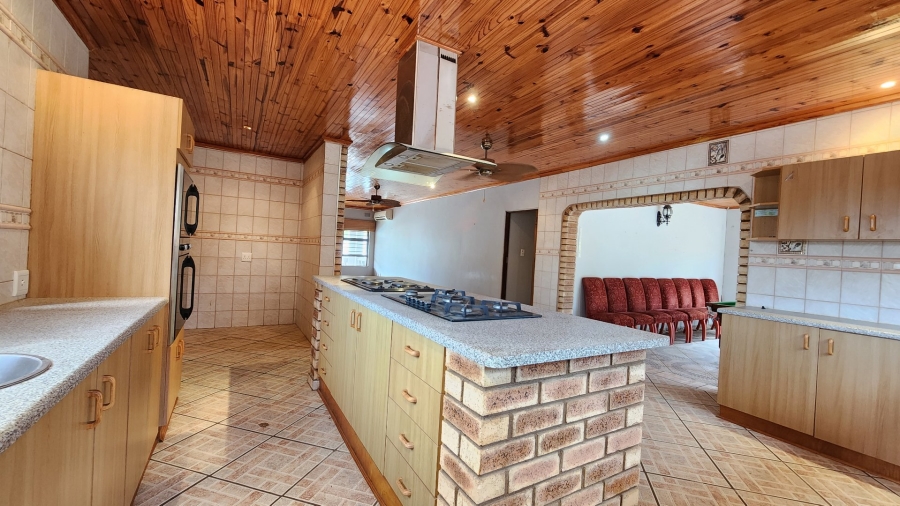 6 Bedroom Property for Sale in Pumula KwaZulu-Natal