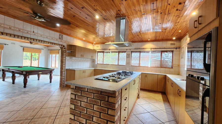 6 Bedroom Property for Sale in Pumula KwaZulu-Natal